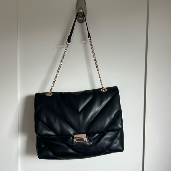 🛍️Zara Black Faux Leather Puffer Quilted Shoulder Bag Gold chain strap & clasp - Picture 2 of 6